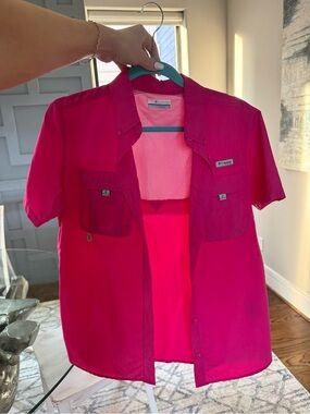 Columbia button down women’s shirt with pockets